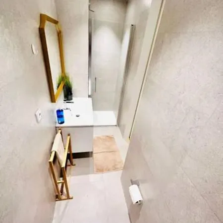 Large Flat Up 8pp Appartement