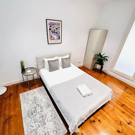 Appartement Large Flat Up 8pp Lissabon