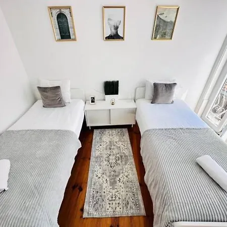 Large Flat Up 8pp Appartement Lissabon