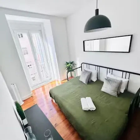 Large Flat Up 8pp Appartamento Lisbona