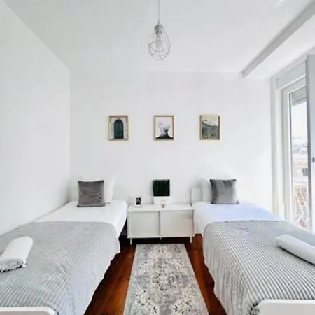 Large Flat Up 8pp Appartamento Lisbona