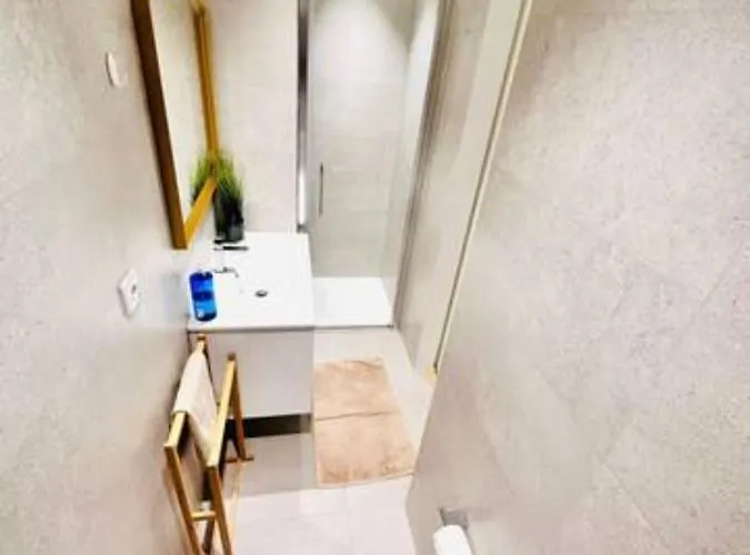 Large Flat Up 8pp شقة