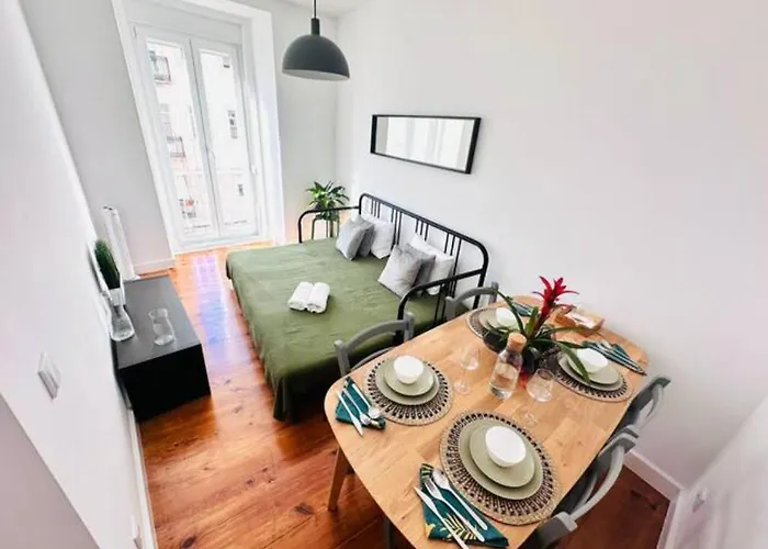 Large Flat Up 8pp شقة