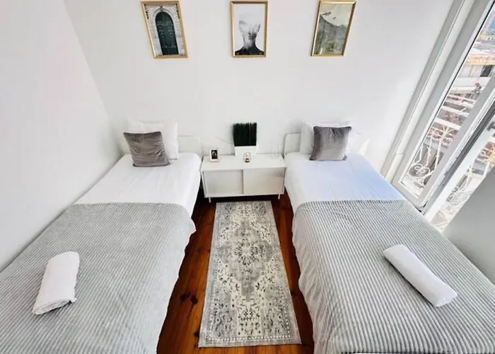Large Flat Up 8pp شقة Lisboa