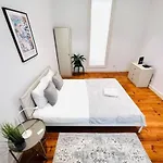 Large Flat Up 8pp شقة