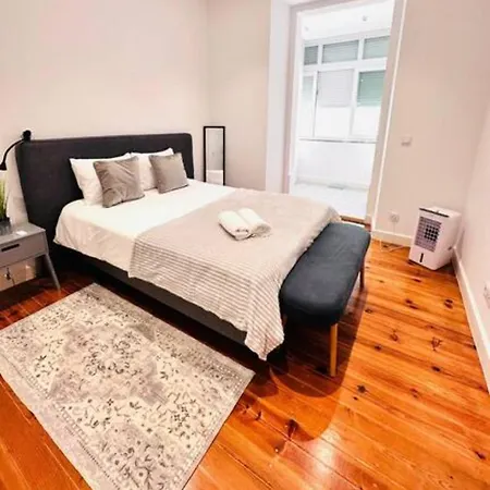 Apartment Large Flat Up 8pp